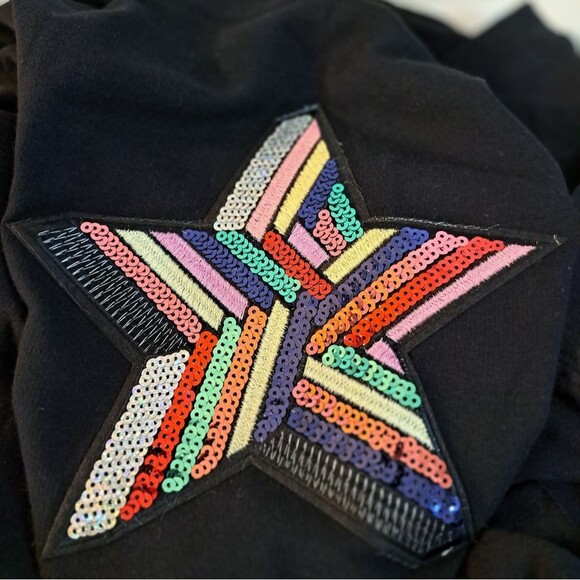 Zenana Star Applique Sequin Colorful Frayed Hemlines Short Sleeve Top NWOT  XL - Picture 2 of 13